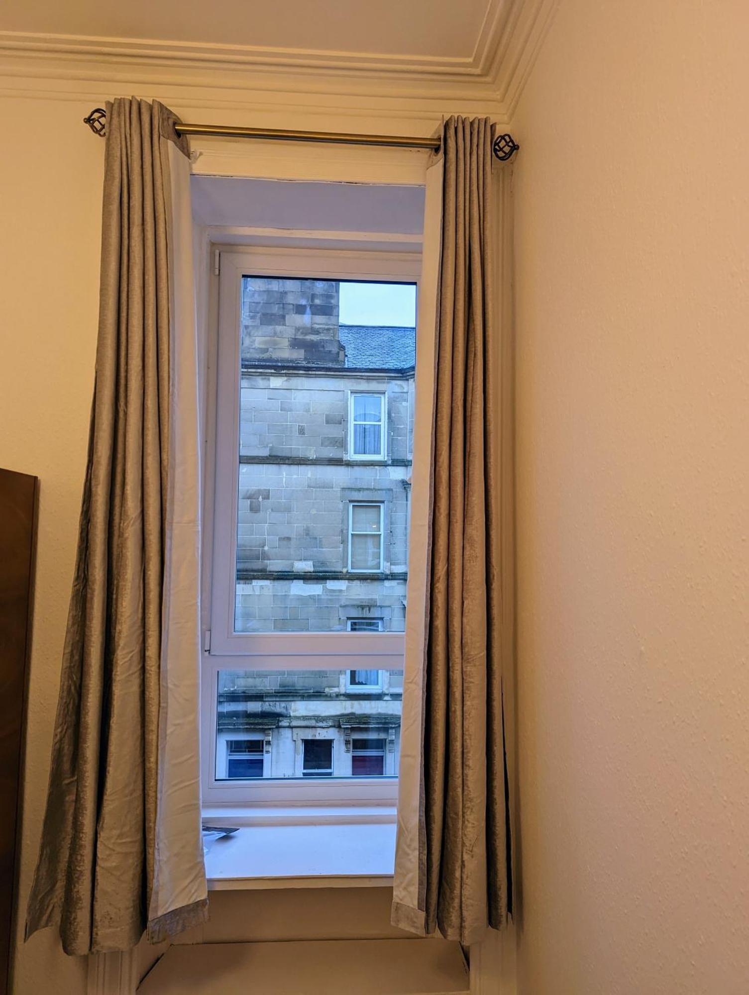 Cozy Room In Edinburgh Center Exterior photo